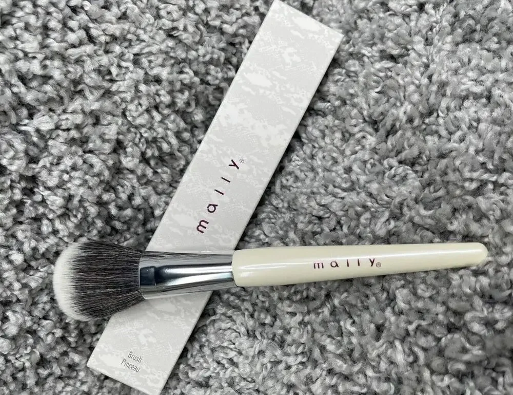 Mally Make Up Foundation Powder Brush Black White
